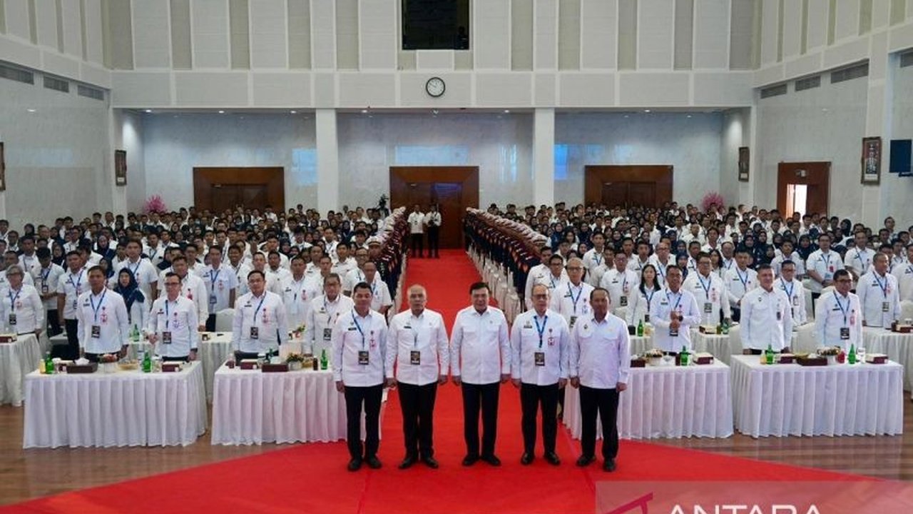 Menteri Koordinator Bidang Politik dan Keamanan (Menko Polkam) Djamari Chaniago menegaskan pentingnya keamanan siber sebagai tulang punggung negara, terutama menghadapi ancaman AI dan deepfake yang makin kompleks di tahun 2026.