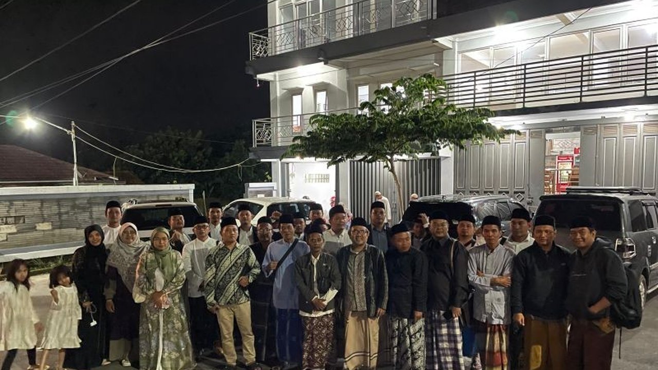 Puluhan kiai muda NU Jawa Barat dan DKI Jakarta mendesak Pengurus Besar Nahdlatul Ulama (PBNU) untuk memecat pengurus yang telah ditetapkan sebagai tersangka korupsi, menegaskan pentingnya menjaga marwah organisasi keagamaan.