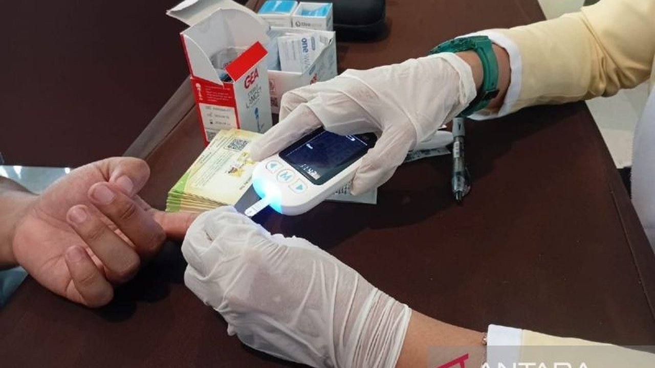 Penyakit diabetes mengintai banyak orang dewasa. Guru Besar USU Prof. Dharma Lindarto menegaskan bahwa nutrisi seimbang adalah fondasi utama untuk mencegah dan mengelola diabetes, bahkan bagi yang sudah bergejala.