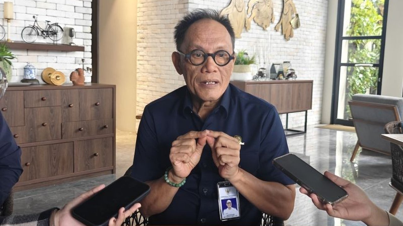 Kementerian Perhubungan menekankan pentingnya Strategi Dekarbonisasi Transportasi Nasional. Ini dicapai dengan pemerataan layanan dan aksesibilitas transportasi publik untuk mengurangi emisi dan menarik minat masyarakat.