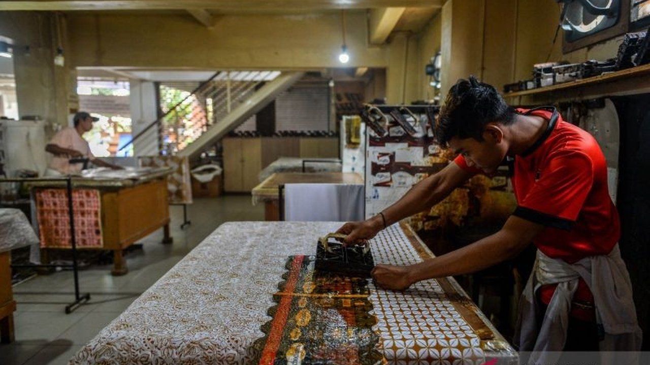 Direktur Eksekutif Center of Economic and Law Studies (Celios), Bhima Yudhistira, mengungkapkan prospek pembiayaan UMKM 2026 masih akan menghadapi berbagai tantangan signifikan yang memerlukan kebijakan strategis agar tetap berkelanjutan.
