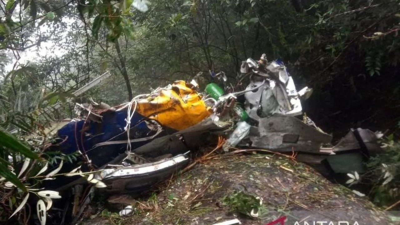 Kementerian Perhubungan (Kemenhub) mengonfirmasi Komite Nasional Keselamatan Transportasi (KNKT) tengah menginvestigasi penyebab insiden kecelakaan pesawat ATR 42-500 milik Indonesia Air Transport (IAT) di Gunung Bulusaraung, Sulawesi Selatan.