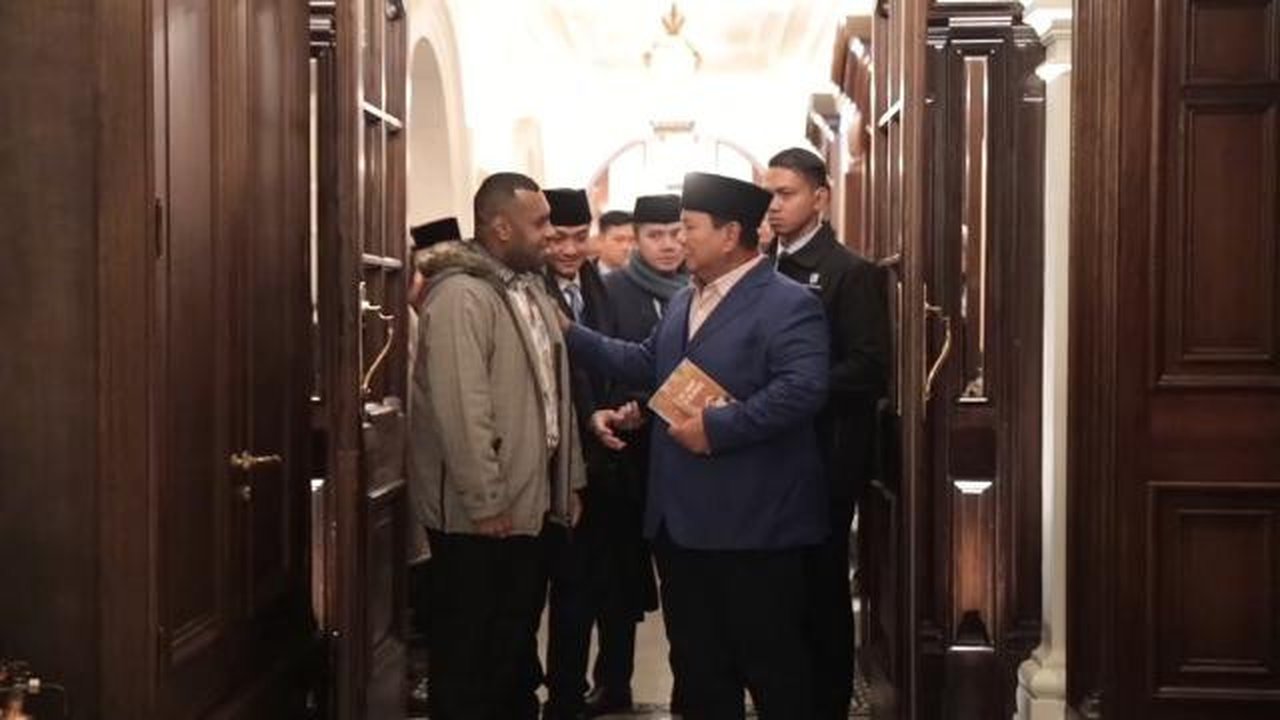 Mahasiswa asal Papua yang tengah menempuh pendidikan doktoral (S3) di University of Bradford saat bertemu dengan Presiden RI Prabowo Subianto di London, Inggris. (Istimewa)