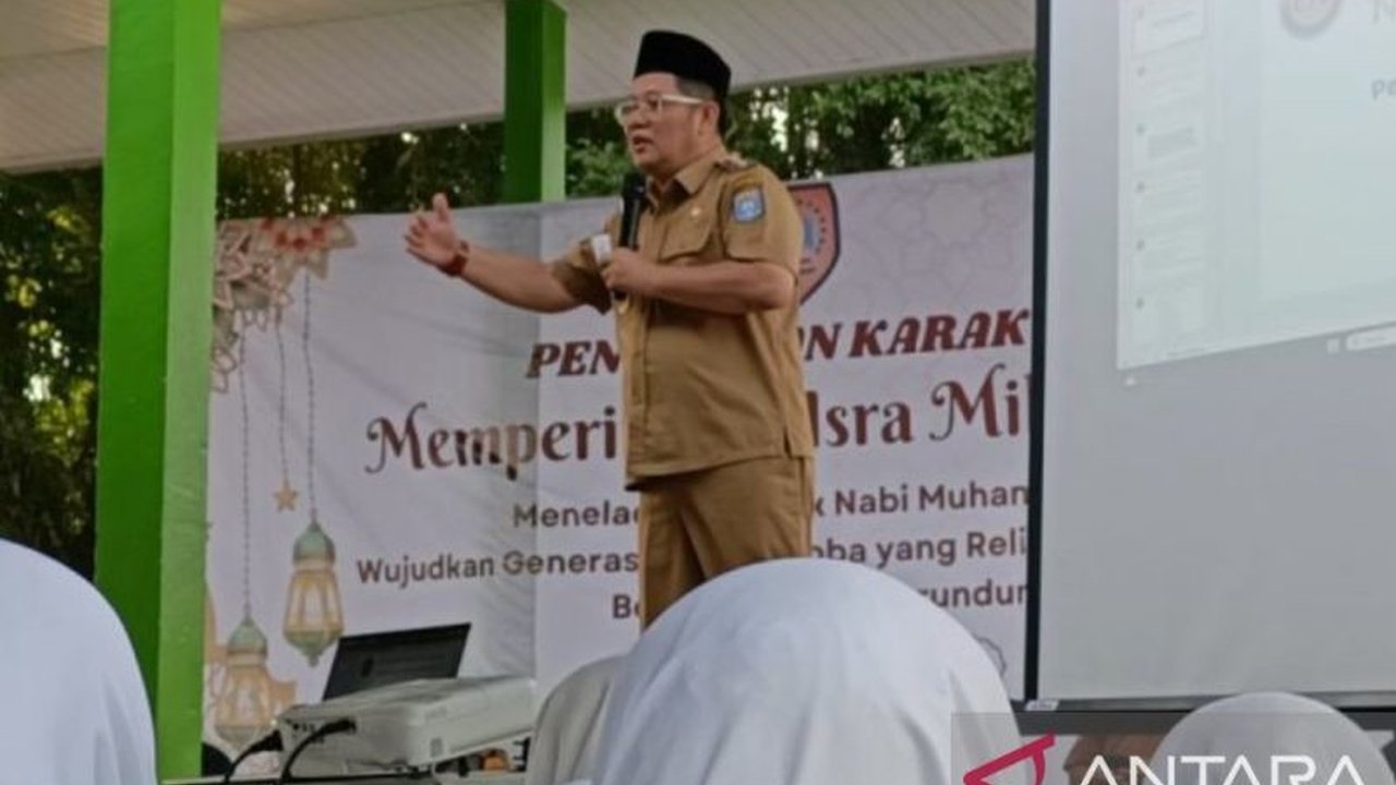 Wakil Bupati Bangka Tengah Efrianda menyoroti serius bahaya perundungan di sekolah, menegaskan dampaknya bisa merusak masa depan baik korban maupun pelaku. Simak pentingnya menciptakan lingkungan belajar yang aman dan bebas perundungan.