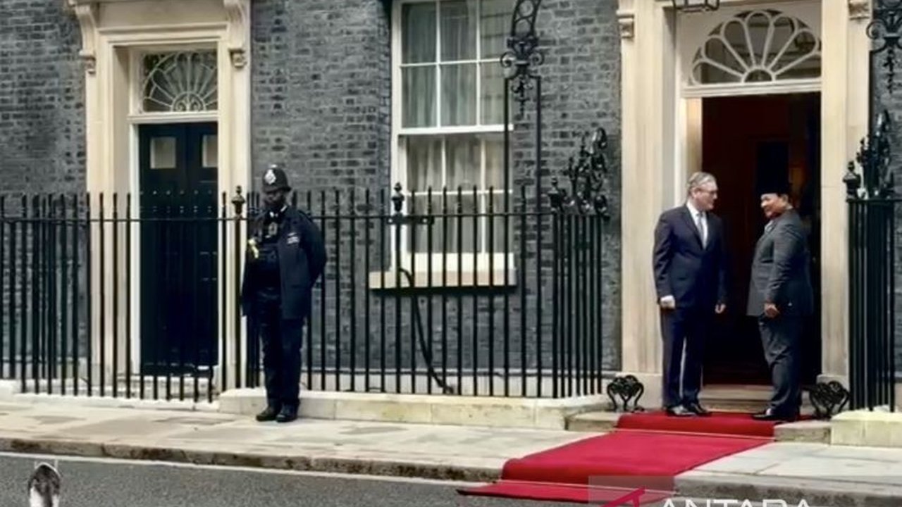 Presiden Prabowo Subianto dan PM Keir Starmer membahas penguatan Kerja Sama Indonesia-Inggris di bidang maritim dan pendidikan, menandai langkah strategis untuk hubungan bilateral yang lebih erat dan saling menguntungkan.