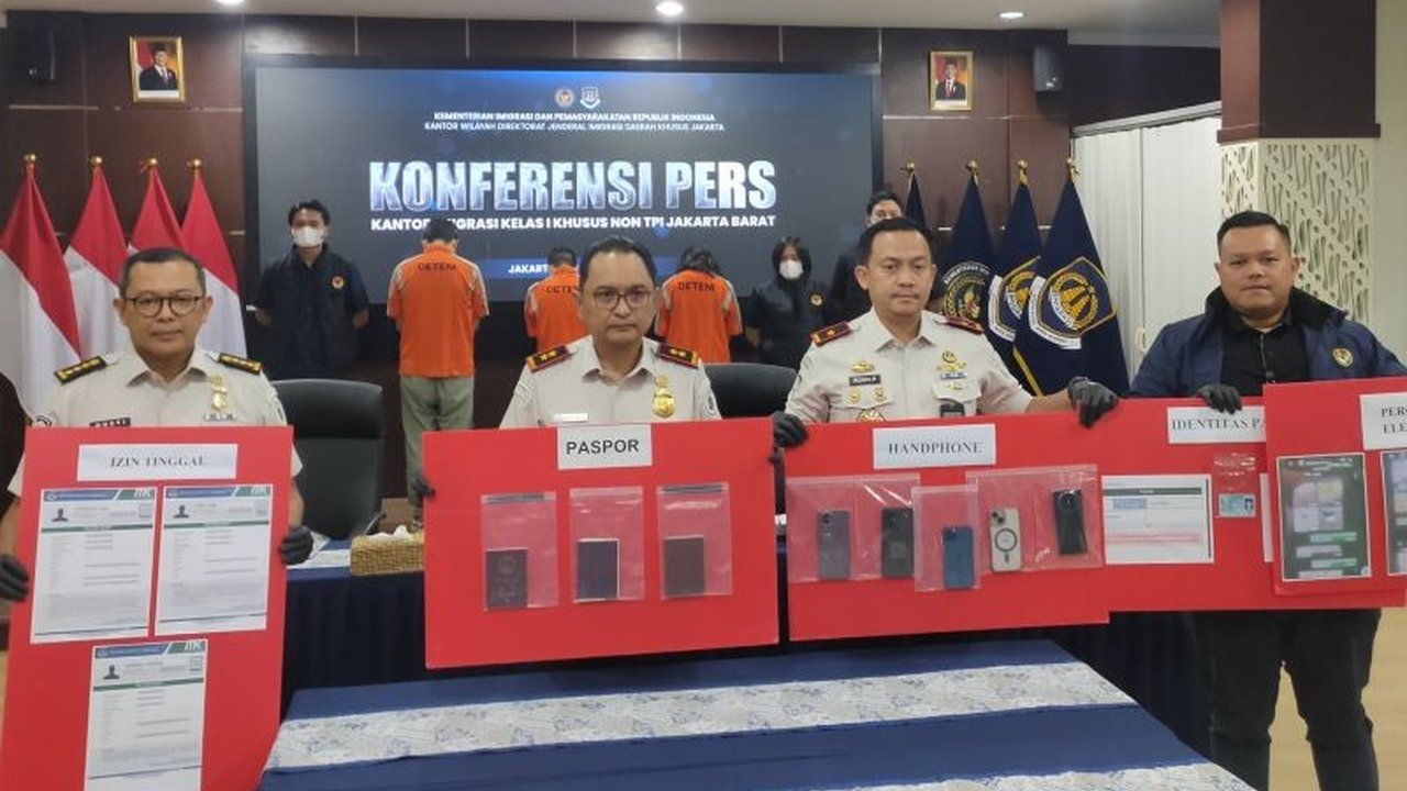 Kantor Imigrasi Jakarta Barat berhasil membongkar sindikat penyelundupan manusia jaringan internasional yang mengirim WNA ke Australia, mengungkap praktik dokumen palsu dan rute ilegal.