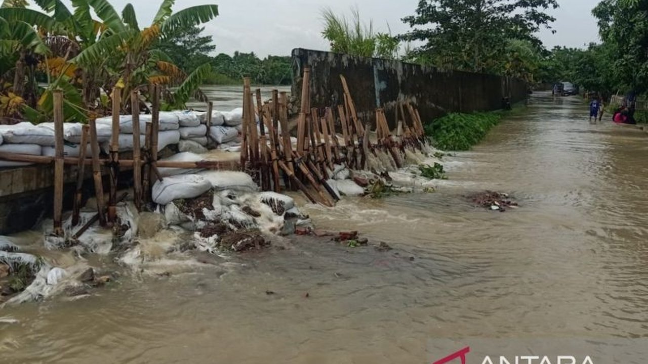 Pemerintah Kabupaten Bekasi mendesak otoritas terkait untuk segera melakukan Perbaikan Tanggul Permanen Bekasi guna mencegah banjir berulang, khususnya di wilayah rawan jebol seperti Muaragembong.