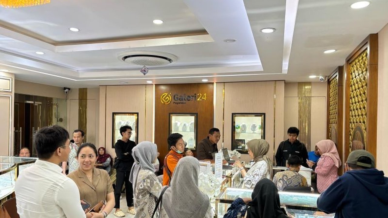 Harga Emas Pegadaian hari ini alami kenaikan signifikan, dengan produk Galeri24 dan UBS kompak meroket hingga sentuh Rp2,783 juta/gram, membuat investor penasaran.