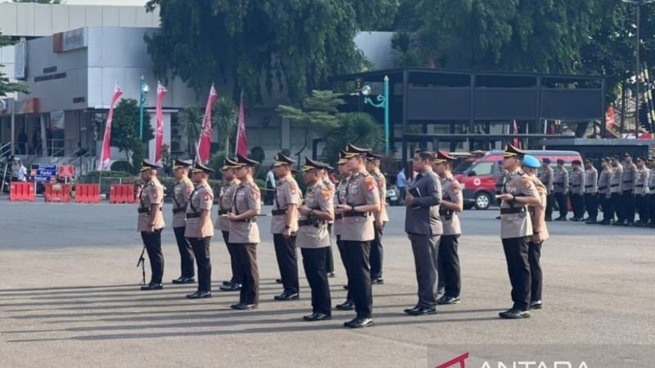 Kapolda Metro Jaya Irjen Pol Karyoto memimpin sertijab pejabat Polda Metro Jaya dan Kapolres, menandai penyegaran organisasi Polri. Apa dampak rotasi besar-besaran ini?
