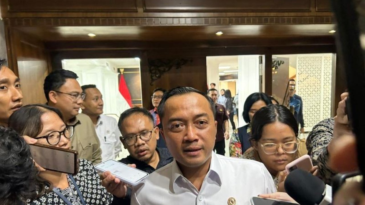 Presiden Prabowo Subianto melakukan pertemuan penting dengan PM Inggris Keir Starmer di London, membahas kemitraan strategis yang diharapkan membawa manfaat besar bagi Indonesia. Pertemuan Prabowo PM Inggris ini fokus pada penguatan hubungan bilateral dan