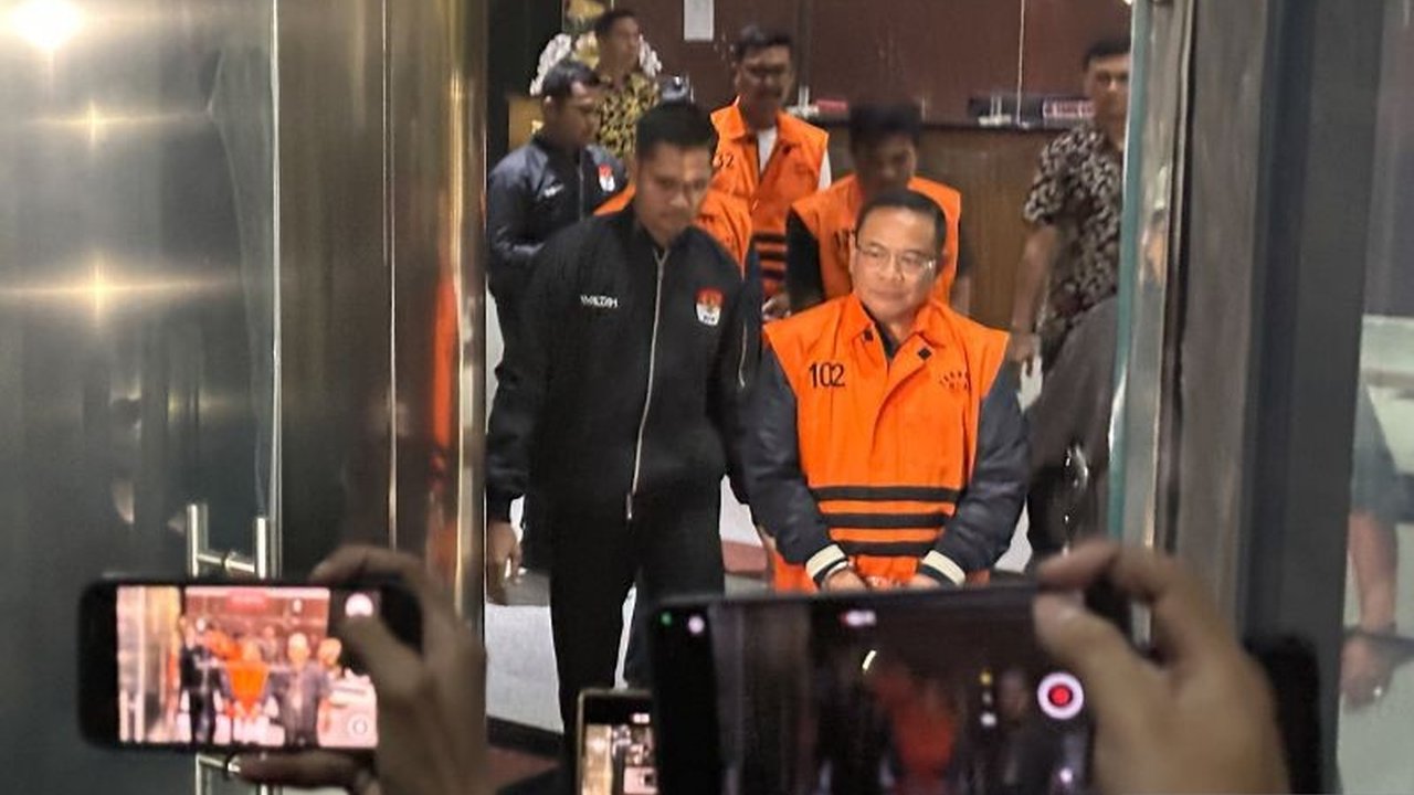 Komisi Pemberantasan Korupsi (KPK) membongkar praktik pemerasan dalam pengisian jabatan perangkat desa di Pati, Jawa Tengah, yang diduga melibatkan Bupati Pati Sudewo dan tim suksesnya, mematok tarif fantastis.