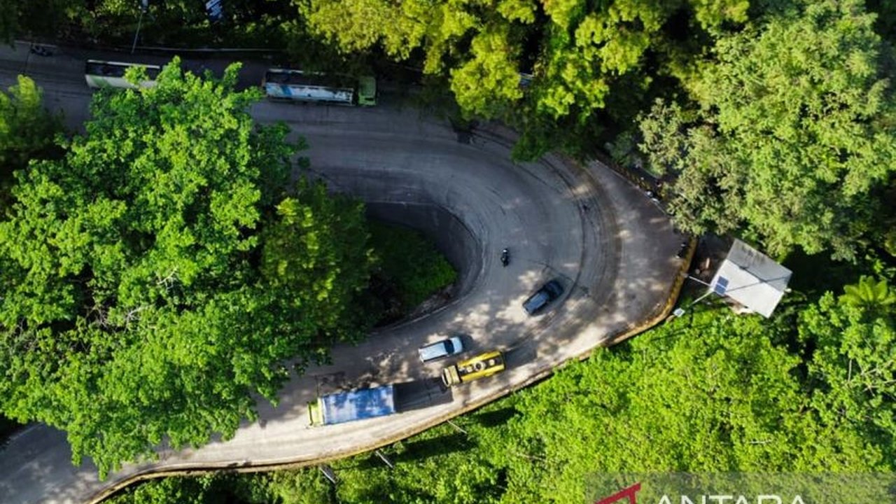 Wakil Ketua Komisi VI DPR RI Andre Rosiade mendesak Pemerintah Provinsi Sumatera Barat serius menuntaskan pembebasan lahan Sitinjau Lauik untuk proyek Fly Over yang krusial demi kelancaran distribusi dan mobilitas.