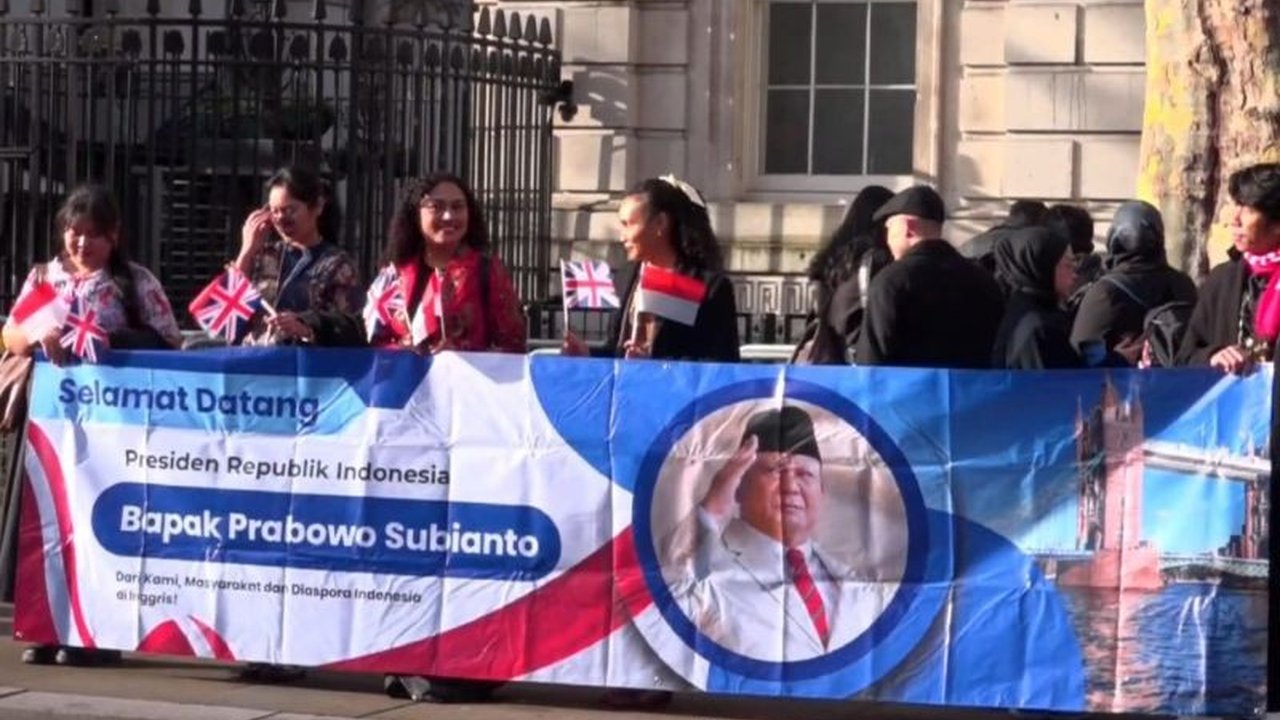 Ribuan Diaspora Indonesia di London berkumpul di Downing Street untuk menyambut Presiden Prabowo Subianto, menunjukkan antusiasme tinggi saat kunjungan resmi Kepala Negara.