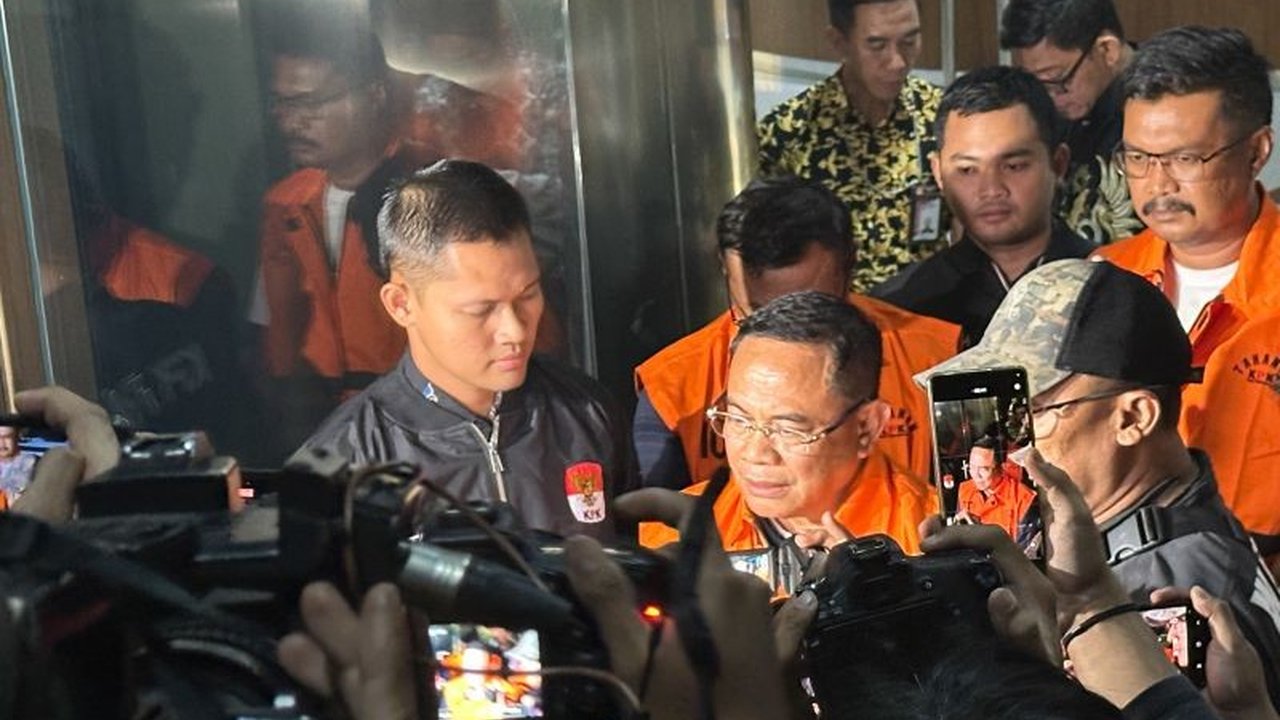 Komisi Pemberantasan Korupsi (KPK) menetapkan Bupati Pati Sudewo sebagai tersangka terkait dugaan korupsi dalam pengisian 601 jabatan perangkat desa di Kabupaten Pati, memicu sorotan publik atas praktik jual beli jabatan.