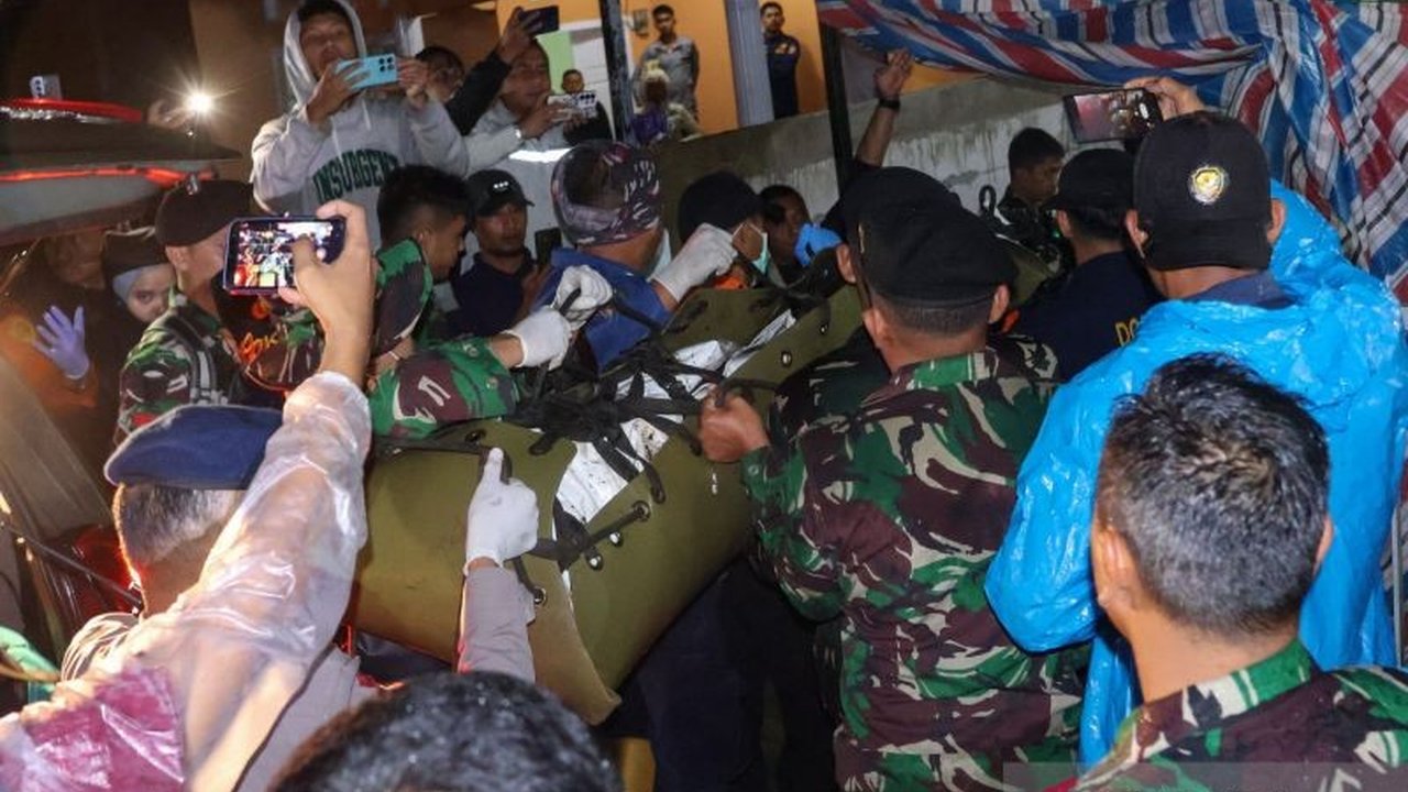 Pusat Kedokteran dan Kesehatan Polri (Pusdokkes Polri) mengerahkan tim ahli dan menerapkan standar internasional DVI untuk mempercepat proses identifikasi korban kecelakaan pesawat ATR 42-500 di Sulawesi Selatan.