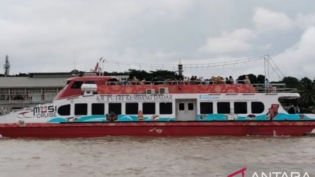 Pemerintah Kota Palembang menghentikan sementara operasional Kapal Wisata Musi Cruise menyusul kerusakan yang dialami, demi menjamin keselamatan penumpang dan mencari solusi jangka panjang.