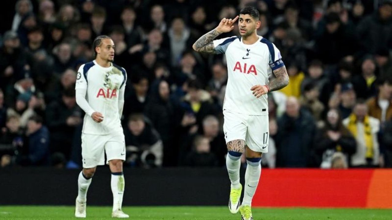 Tottenham Hotspur berhasil Kalahkan Dortmund dengan skor 2-0 di Liga Champions, memperkuat posisi mereka menuju babak 16 besar. Kemenangan ini diraih berkat gol Romero dan Solanke.