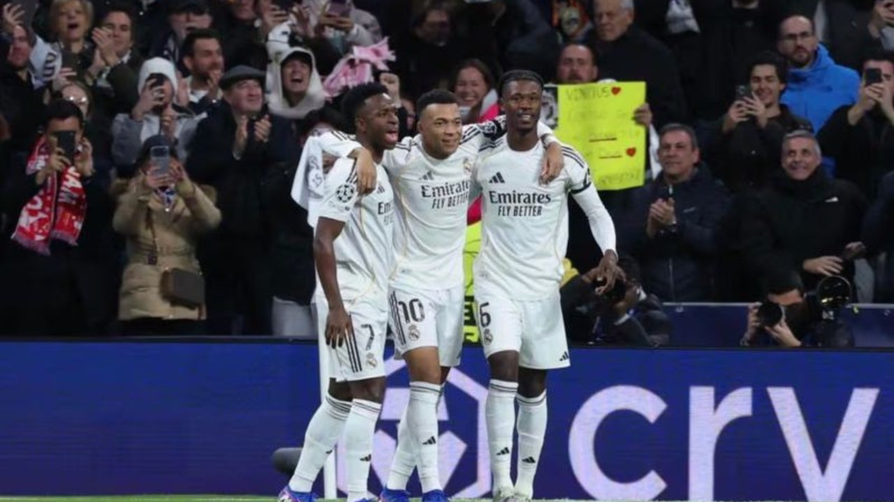 Real Madrid berhasil pesta gol enam kali ke gawang Monaco dalam lanjutan Liga Champions. Kemenangan telak ini membawa Los Blancos selangkah lagi mengamankan tiket otomatis ke babak 16 besar.