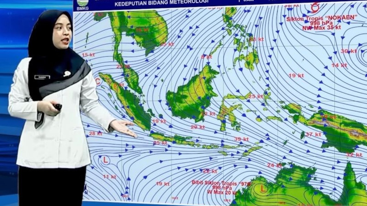 Badan Meteorologi, Klimatologi, dan Geofisika (BMKG) memprediksi hujan sangat lebat hingga ekstrem akan melanda beberapa daerah di Indonesia pada Rabu, 21 Januari. Masyarakat diimbau untuk waspada terhadap potensi cuaca ekstrem ini.