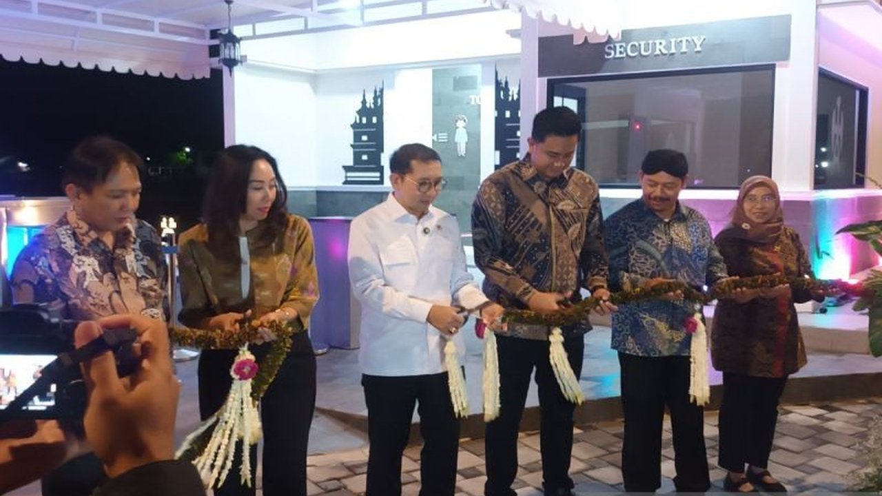 Menteri Kebudayaan RI Fadli Zon secara resmi meresmikan penataan lanskap Candi Plaosan di Klaten, Jawa Tengah, sebagai upaya pelestarian budaya dan daya tarik wisata. Tahap awal penataan lanskap Candi Plaosan ini berfokus pada pintu masuk dan area parkir.