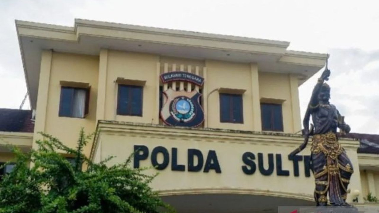 Direktorat Reserse Kriminal Khusus Polda Sultra intensifkan penyelidikan kasus korupsi bibit Disbun Sultra tahun anggaran 2024. Sebanyak 20 saksi telah diperiksa, mengindikasikan adanya proyek fiktif senilai miliaran rupiah yang merugikan negara.