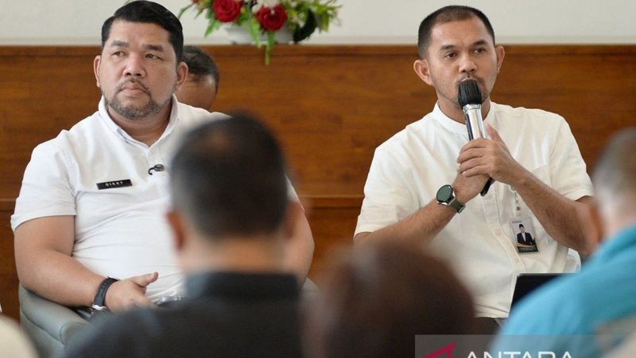 Pemerintah Provinsi Sumatera Utara (Pemprov Sumut) mengalokasikan anggaran Rp43 miliar untuk Program Unggulan Bersekolah Gratis (PUBG) bagi siswa SMA/SMK/SLB negeri pada tahun ajaran 2026/2027, sebuah inisiatif penting untuk meringankan beban pendidikan d