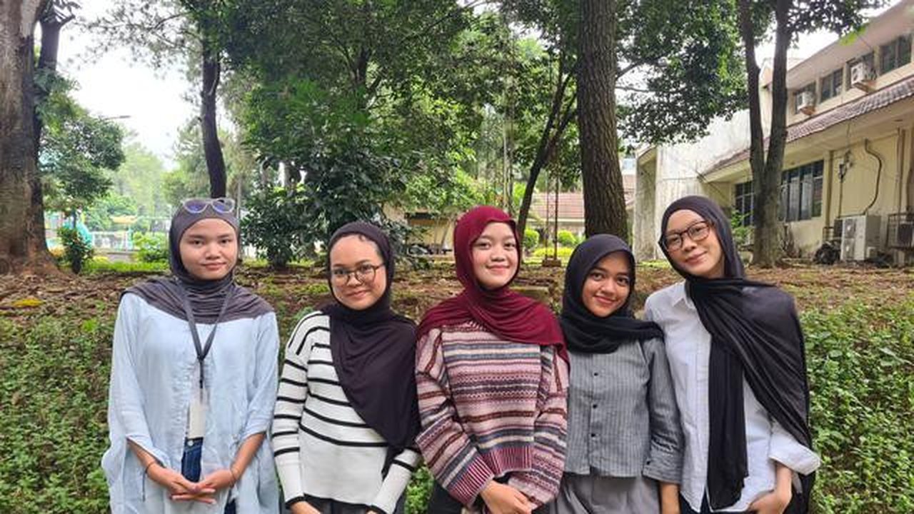 Hasna Khalishta Afza, Raisa Widiawati, Aliyyah Fayyaza Zulthany, Selvi Anitha Lestari, Titin Sahra Melani (dok. Khaalish Azzah Luthfiyyah)