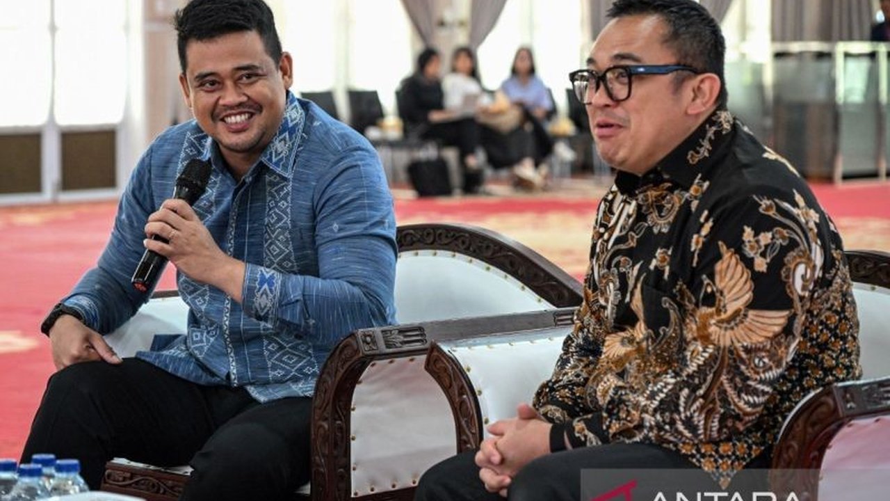 Gubernur Sumatera Utara, Bobby Nasution, menekankan pentingnya Integrasi Kawasan Industri Sumut dengan pelabuhan utama untuk meningkatkan efisiensi logistik dan daya saing. Simak detail strateginya!