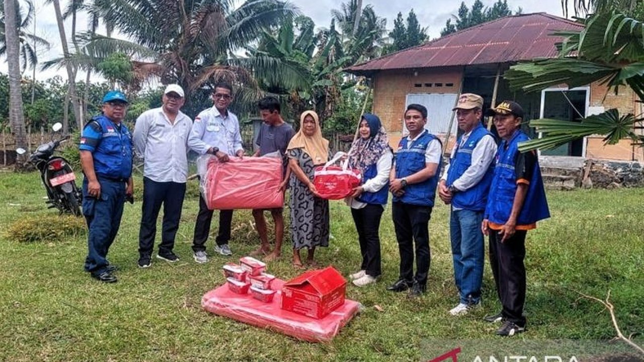 Pemerintah Kabupaten Gorontalo bergerak cepat menyalurkan **bantuan korban angin kencang Gorontalo** di beberapa kecamatan. Simak detail upaya Pemkab dalam memenuhi kebutuhan dasar penyintas bencana.