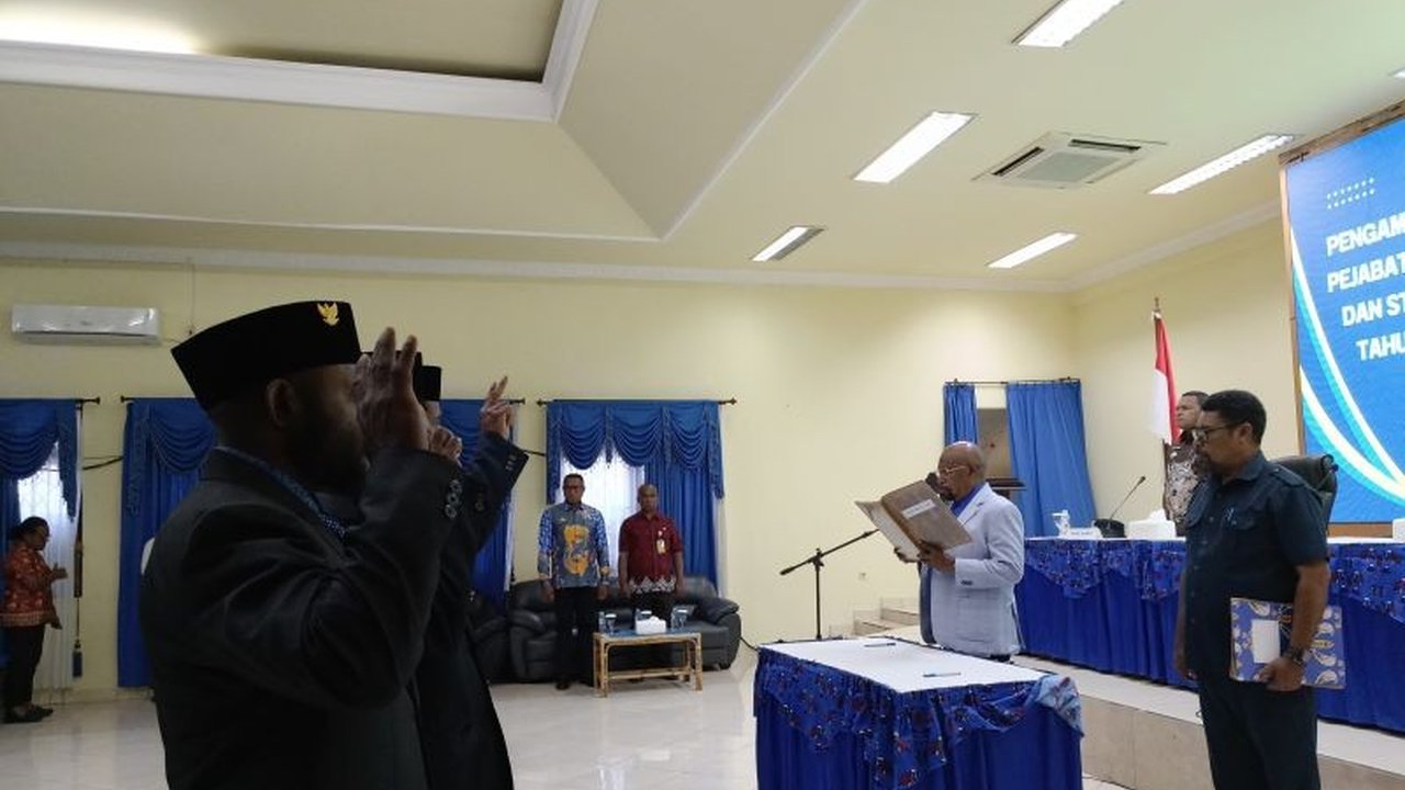 Bupati Jayapura Yunus Wonda melakukan pergantian pejabat demi optimalisasi roda pemerintahan. Simak detail pelantikan pejabat baru di lingkungan Pemkab Jayapura dan penyerahan DPA 2026 yang bertujuan meningkatkan pelayanan publik.