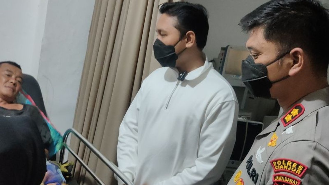 Polres Cianjur akhirnya memastikan bahwa insiden keracunan yang menimpa satu keluarga di Desa Mekarsari disebabkan oleh konsumsi jamur liar beracun. Tiga korban keracunan jamur Cianjur masih menjalani perawatan intensif.