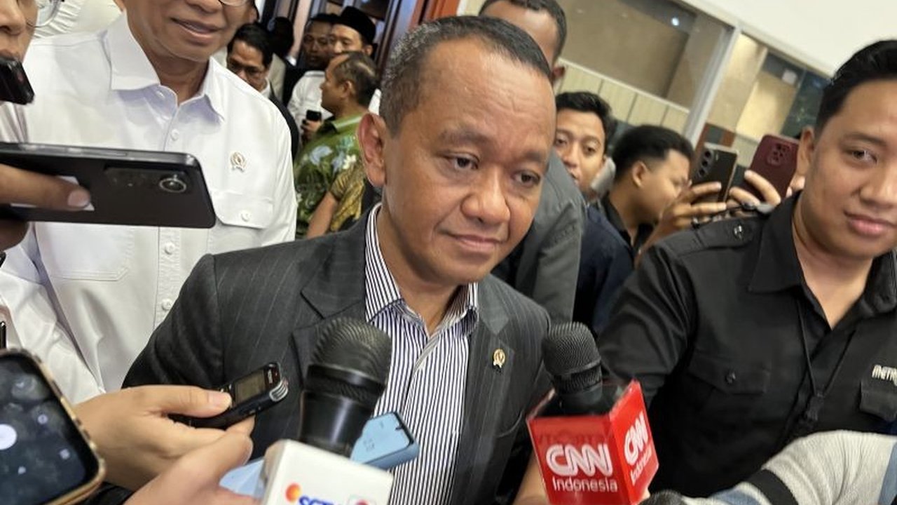 Menteri ESDM Bahlil Lahadalia menargetkan proses Divestasi Saham Freeport Papua sebesar 10 persen untuk pemerintah daerah Papua dapat rampung pada kuartal I 2026, memperkuat sinergi pusat-daerah dan memenuhi hak masyarakat adat.
