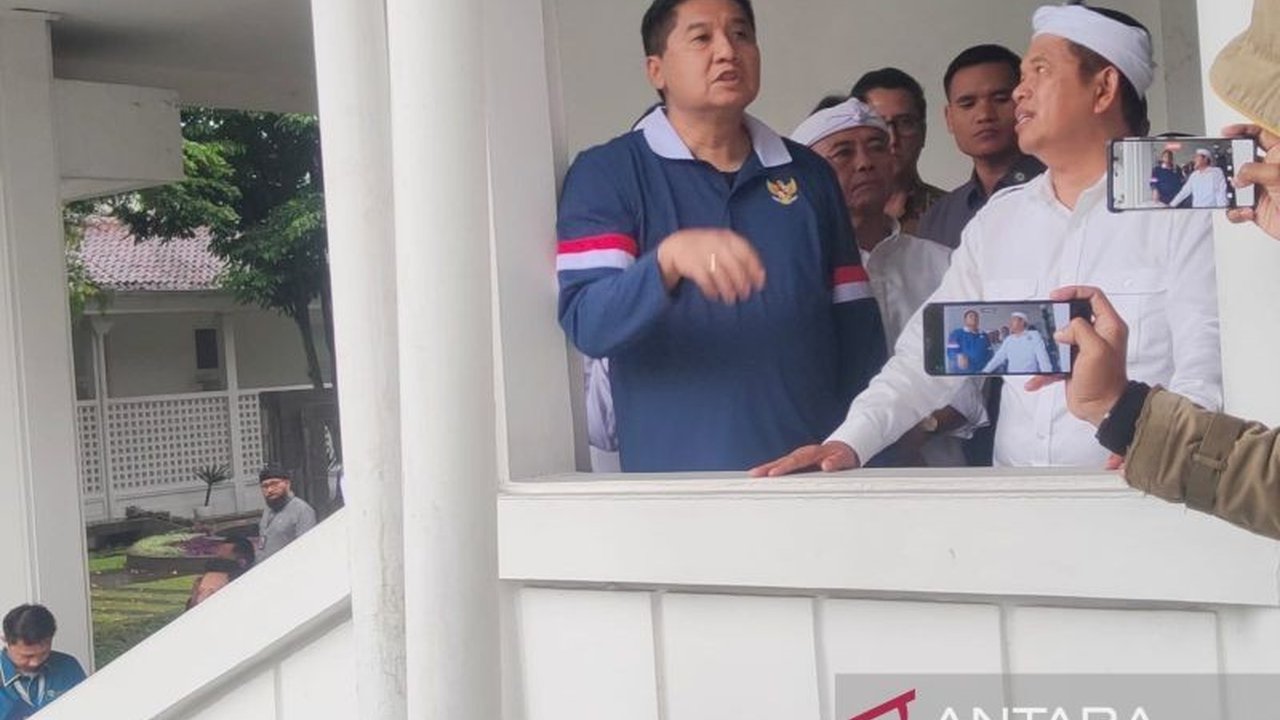 Gubernur Jawa Barat Dedi Mulyadi mengisyaratkan pencabutan moratorium izin perumahan Jabar akan dimulai Februari 2026 secara bertahap, berdasarkan kajian akademis untuk mengatasi masalah banjir dan mendorong hunian vertikal.