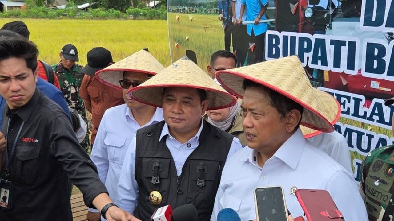 Wakil Menteri Transmigrasi (Wamentrans) Viva Yoga Mauladi memperkuat peran Desa Telang Rejo di Banyuasin sebagai lumbung pangan nasional, menyusul keberhasilan Banyuasin sebagai produsen beras peringkat pertama.