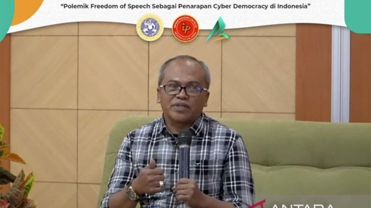 Institute for Security and Strategic Studies (ISESS) menilai teror terhadap media dan provokasi online terhadap Presiden sebagai bentuk baru politik intimidasi yang mengancam demokrasi Indonesia.