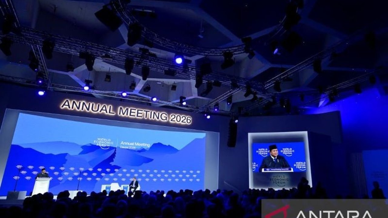 Presiden Prabowo Subianto terharu mendengar respons positif warga desa terhadap program Panel Interaktif Digital, menandai komitmen pemerintah untuk pemerataan akses pendidikan di seluruh Indonesia.