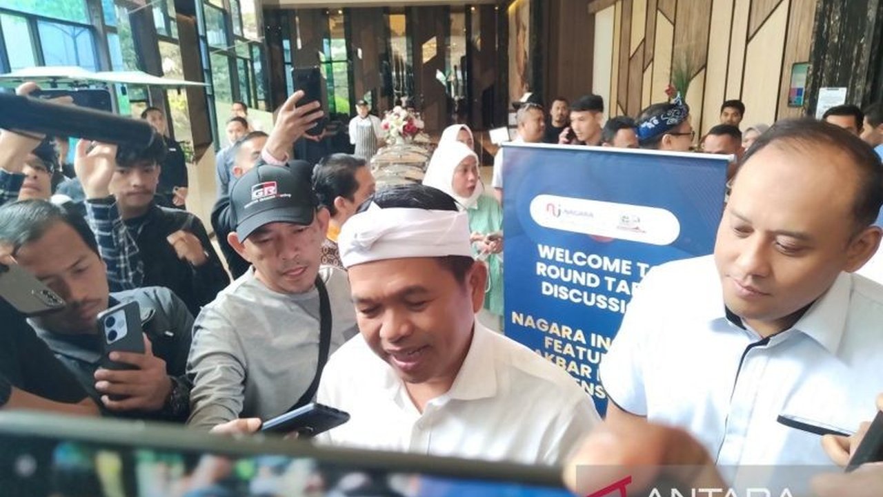 Gubernur Jawa Barat Dedi Mulyadi mengambil langkah radikal dengan menggabungkan puluhan BUMD Jabar menjadi satu Super Holding pekan depan, bertujuan menghentikan praktik BUMD hantu dan intervensi politik.