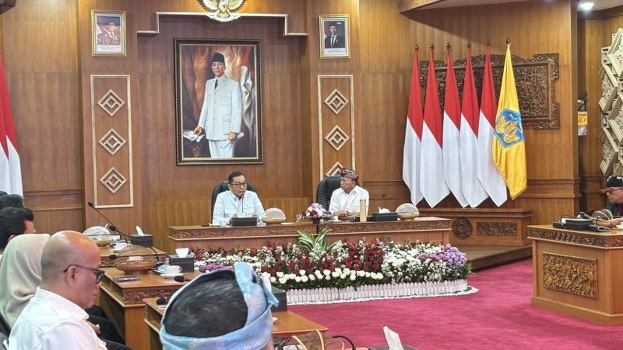 Wakil Menteri Investasi dan Hilirisasi membantah sistem Online Single Submission (OSS) sebagai penyebab utama maraknya pelanggaran investasi di Bali, sekaligus memperkenalkan strategi baru untuk menertibkan Pelanggaran Investasi Bali.