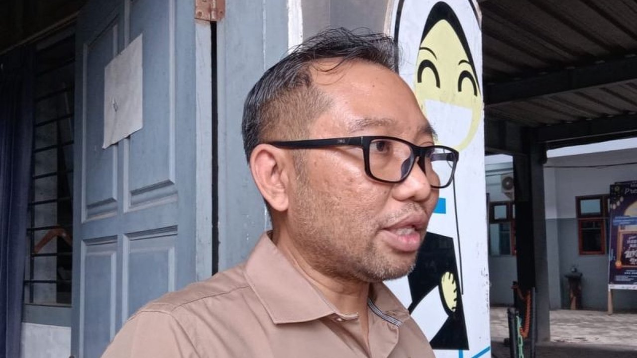 Dinas Kesehatan Tulungagung tengah mengidentifikasi kasus gangguan kesehatan pelajar di dua sekolah setelah mengonsumsi menu program Makan Bergizi Gratis (MBG). Penyelidikan mendalam sedang berlangsung untuk mengungkap penyebab pasti keluhan ini.