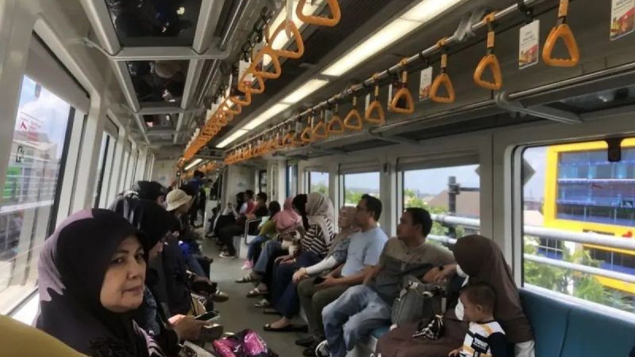 LRT Sumsel menunjukkan performa impresif dengan mengangkut 49.295 penumpang selama libur Isra Miraj, membuktikan popularitasnya sebagai moda transportasi andal di Palembang dan pilihan utama masyarakat.