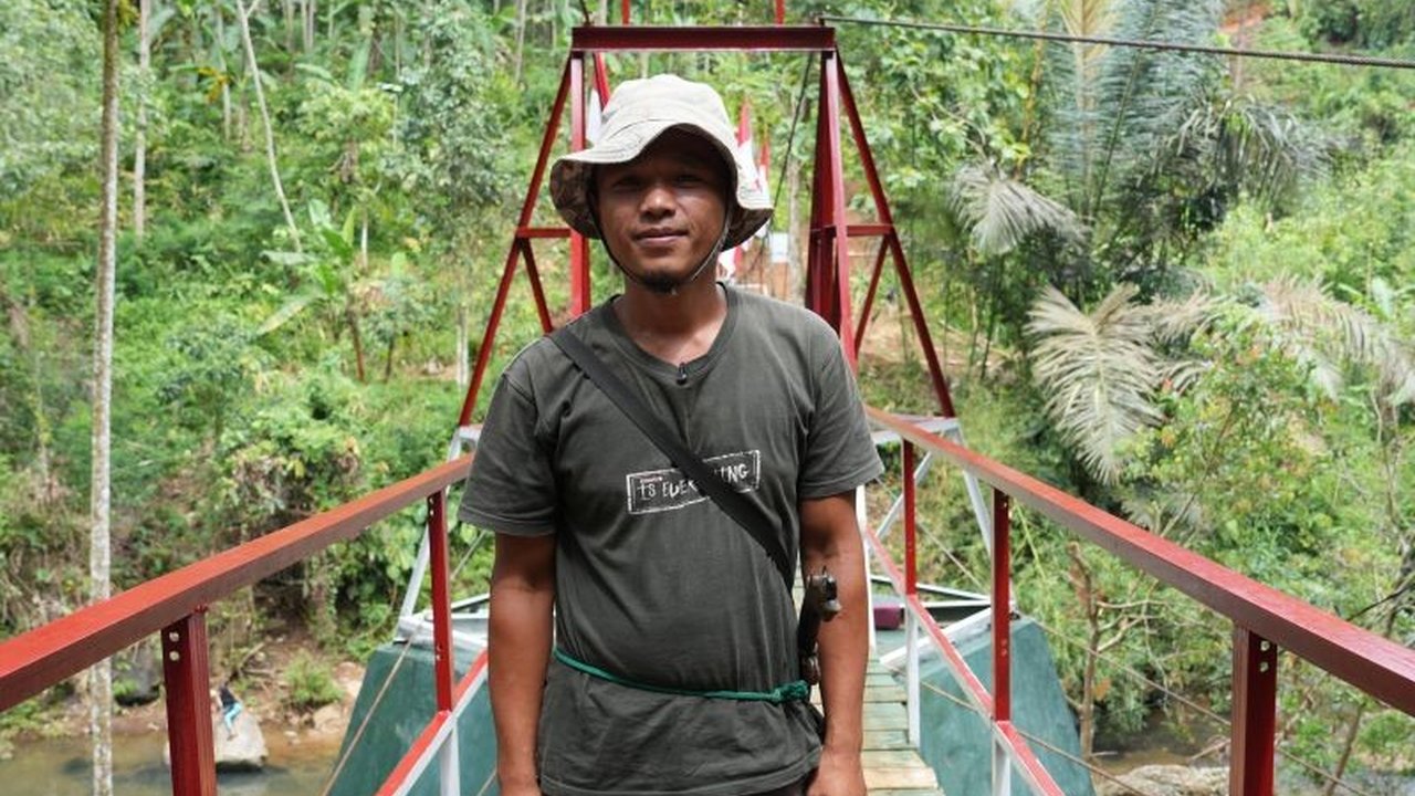 Kehadiran Jembatan Gantung Pangandaran membawa dampak positif signifikan bagi petani di Desa Harumandala, mempermudah distribusi hasil panen dan mempersingkat waktu tempuh ke pasar.