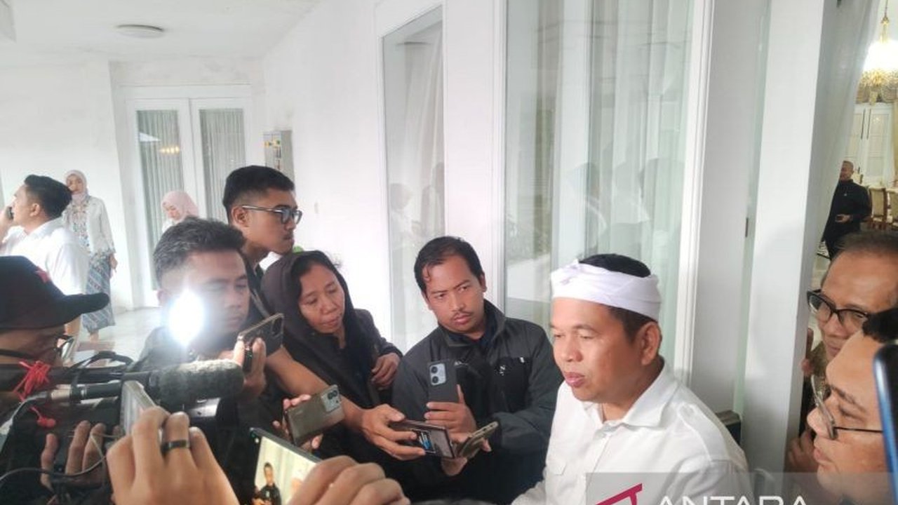 Dedi Mulyadi membantah jual saham BIJB Kertajati. Ia justru tawarkan skema ruislag aset strategis dengan pemerintah pusat, demi efisiensi dan pengembangan daerah.
