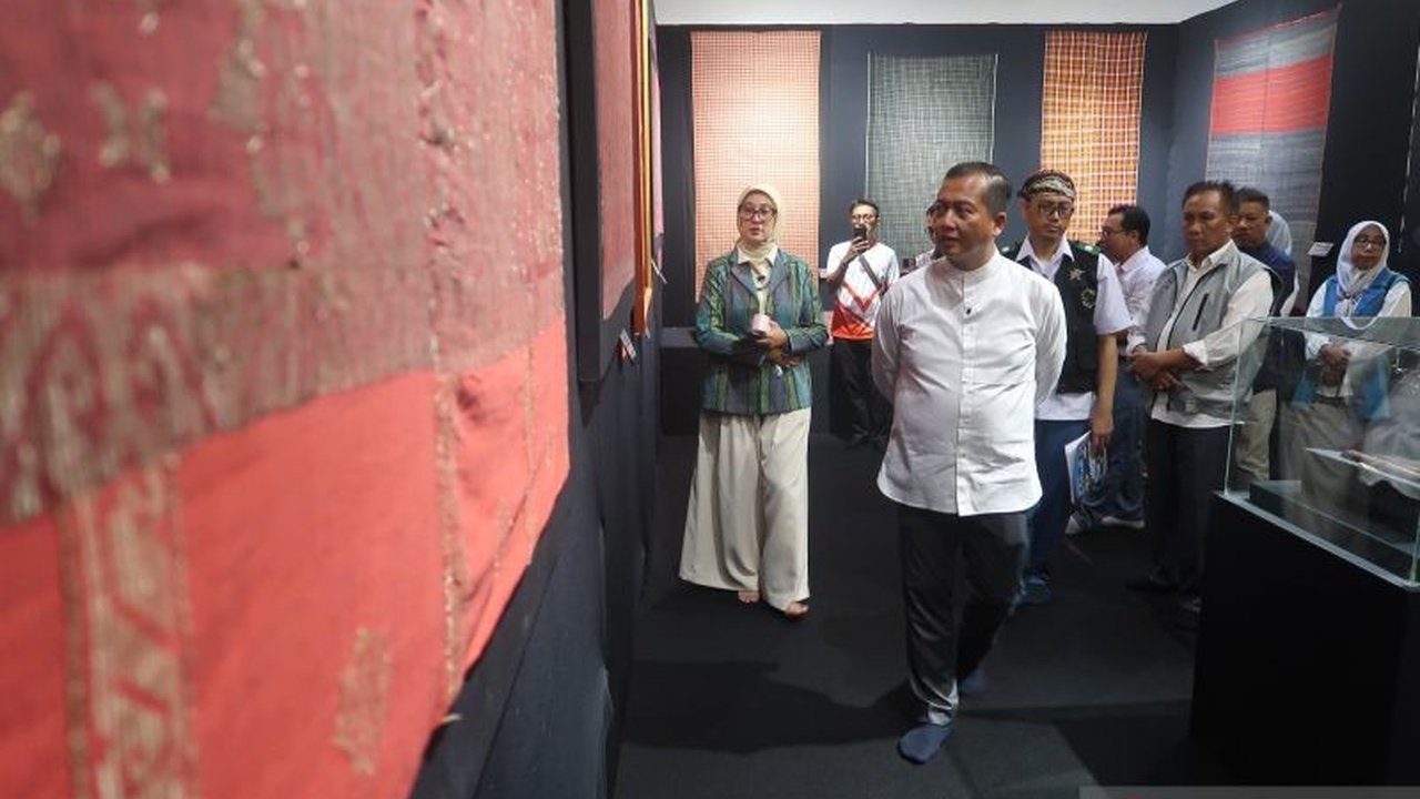 Gubernur NTB Lalu Muhamad Iqbal menginstruksikan upaya penyelamatan artefak Samalas yang ditemukan di Tanak Beaq, Lombok Tengah, demi menjaga jejak sejarah peradaban kuno dan potensi wisata edukasi.