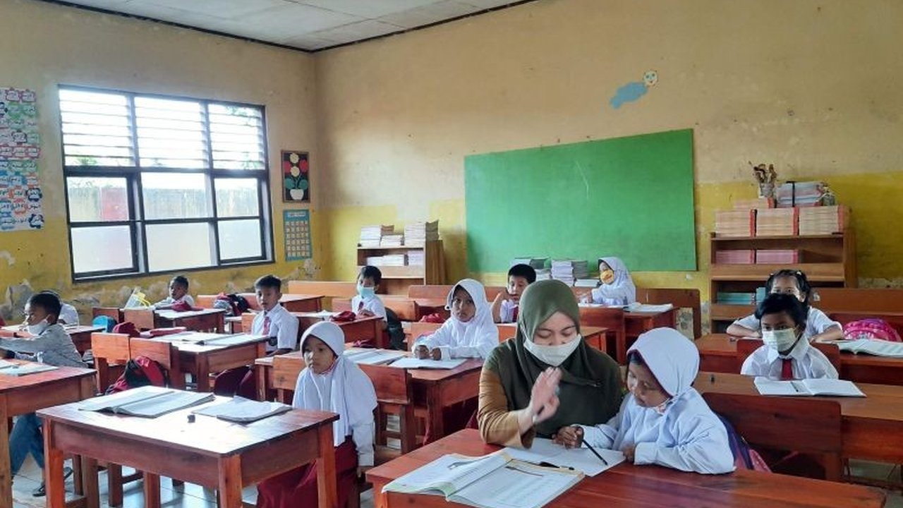Dinas Pendidikan Kabupaten Tangerang resmi memberlakukan PJJ Tangerang Cuaca Ekstrem bagi seluruh jenjang pendidikan. Kebijakan ini diambil untuk menjaga keselamatan siswa dari risiko bencana.