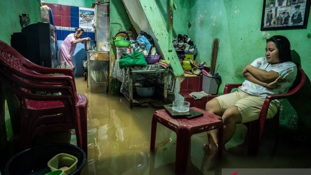 Banjir Jakarta kembali meluas pada Jumat, 23 Januari, merendam 143 RT dan 16 ruas jalan di berbagai wilayah akibat curah hujan tinggi dan luapan sungai. Simak detail dampak dan penanganan terkini.