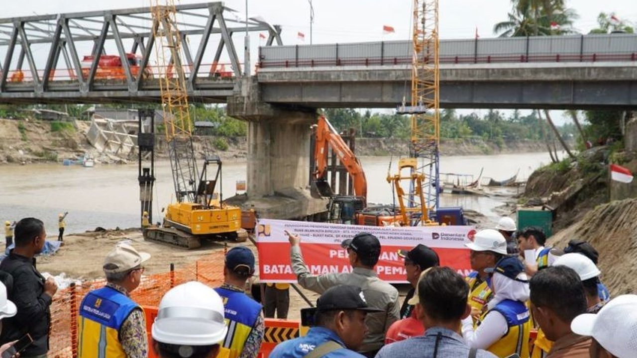 Kementerian Pekerjaan Umum dan Adhi Karya kebut Pembangunan Jembatan Krueng Tingkeum di Aceh. Proyek strategis ini akan memulihkan konektivitas vital pascabencana dan dorong ekonomi daerah.
