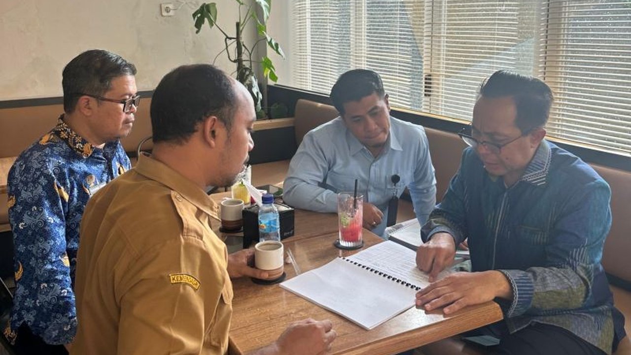 PDAM Lombok Tengah mengusulkan pembangunan Sistem Penyediaan Air Minum (SPAM) Cerorong Danau Biru sebagai program prioritas nasional 2027, didukung penuh DPR RI, untuk memperkuat layanan air bersih di wilayah Zona Barat Lombok Tengah.