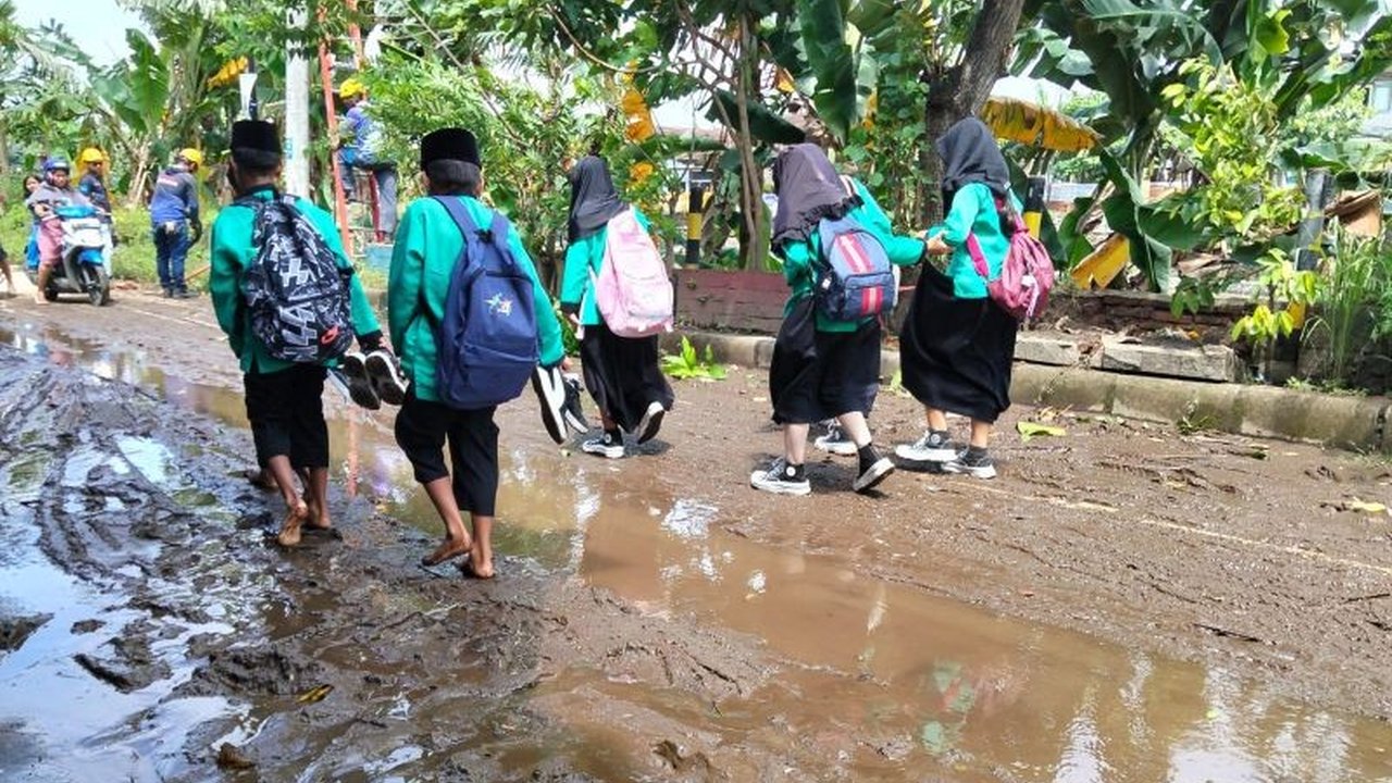 BPBD Kota Mataram bergerak cepat mendata ratusan rumah warga yang terdampak **banjir Mataram** akibat luapan Sungai Jangkuk, mengantisipasi potensi cuaca ekstrem yang masih mengintai.