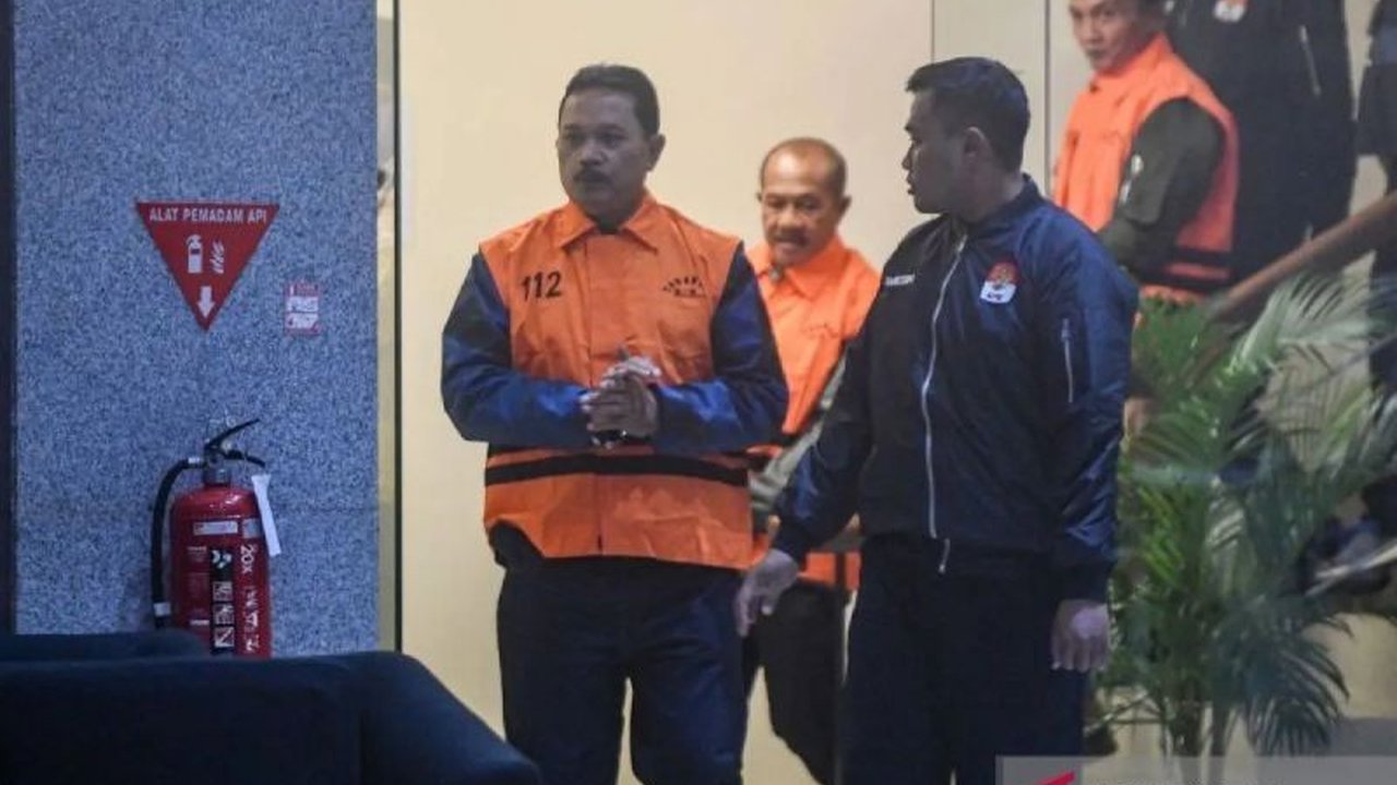Komisi Pemberantasan Korupsi (KPK) melakukan penggeledahan di Kantor PMPTSP Madiun dan menyita ratusan juta rupiah, mendalami kasus dugaan korupsi pemerasan Wali Kota Madiun.