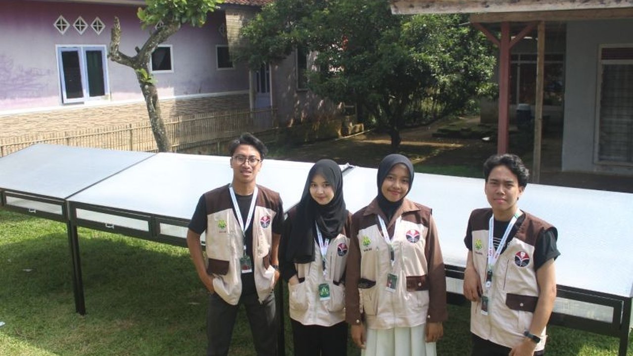 Mahasiswa Universitas Pendidikan Indonesia (UPI) berinovasi dengan menciptakan Pengering Singkong Tenaga Surya, mengatasi kendala pascapanen bagi petani dan UMKM, sekaligus meningkatkan kualitas produk singkong.